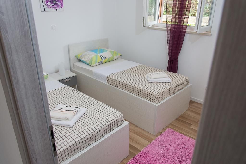 Apartment Gamma With Hydromassage Mini Pool Near Split Žrnovnica Екстериор снимка