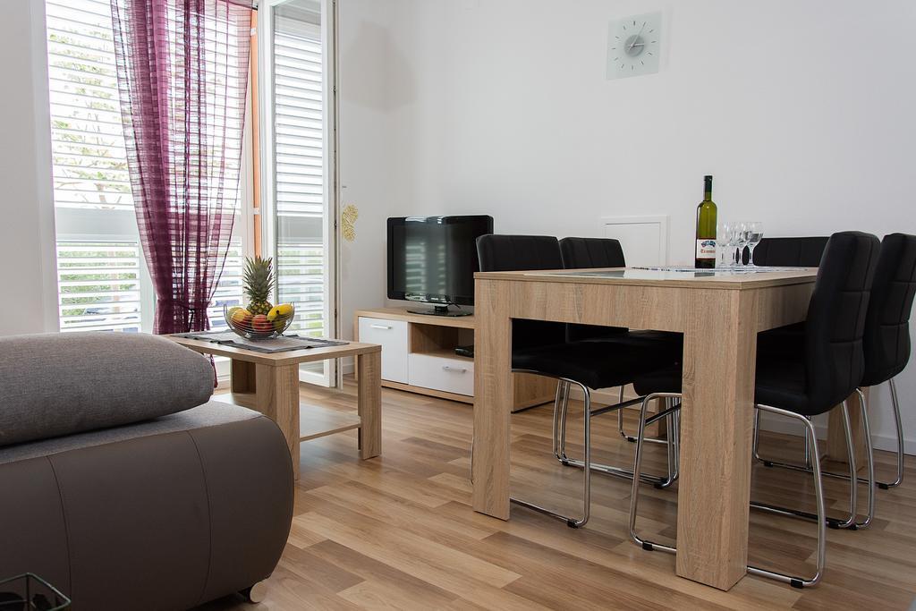 Apartment Gamma With Hydromassage Mini Pool Near Split Žrnovnica Екстериор снимка