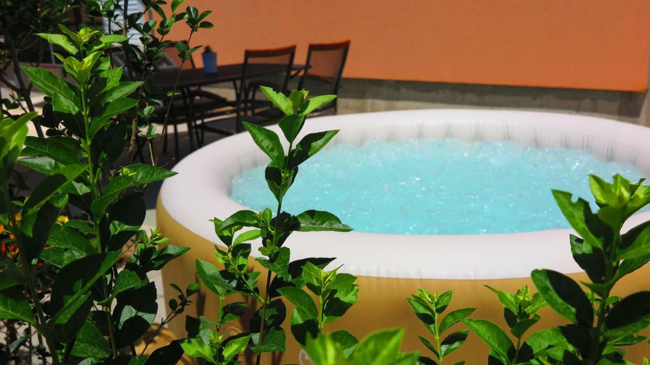 Apartment Gamma With Hydromassage Mini Pool Near Split Žrnovnica Екстериор снимка